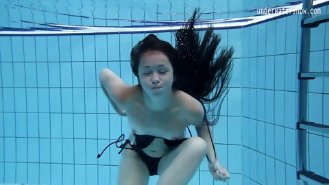Hottest chicks swim nude underwater