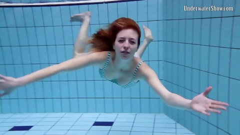 Anetta hot underwater swimming pool babe